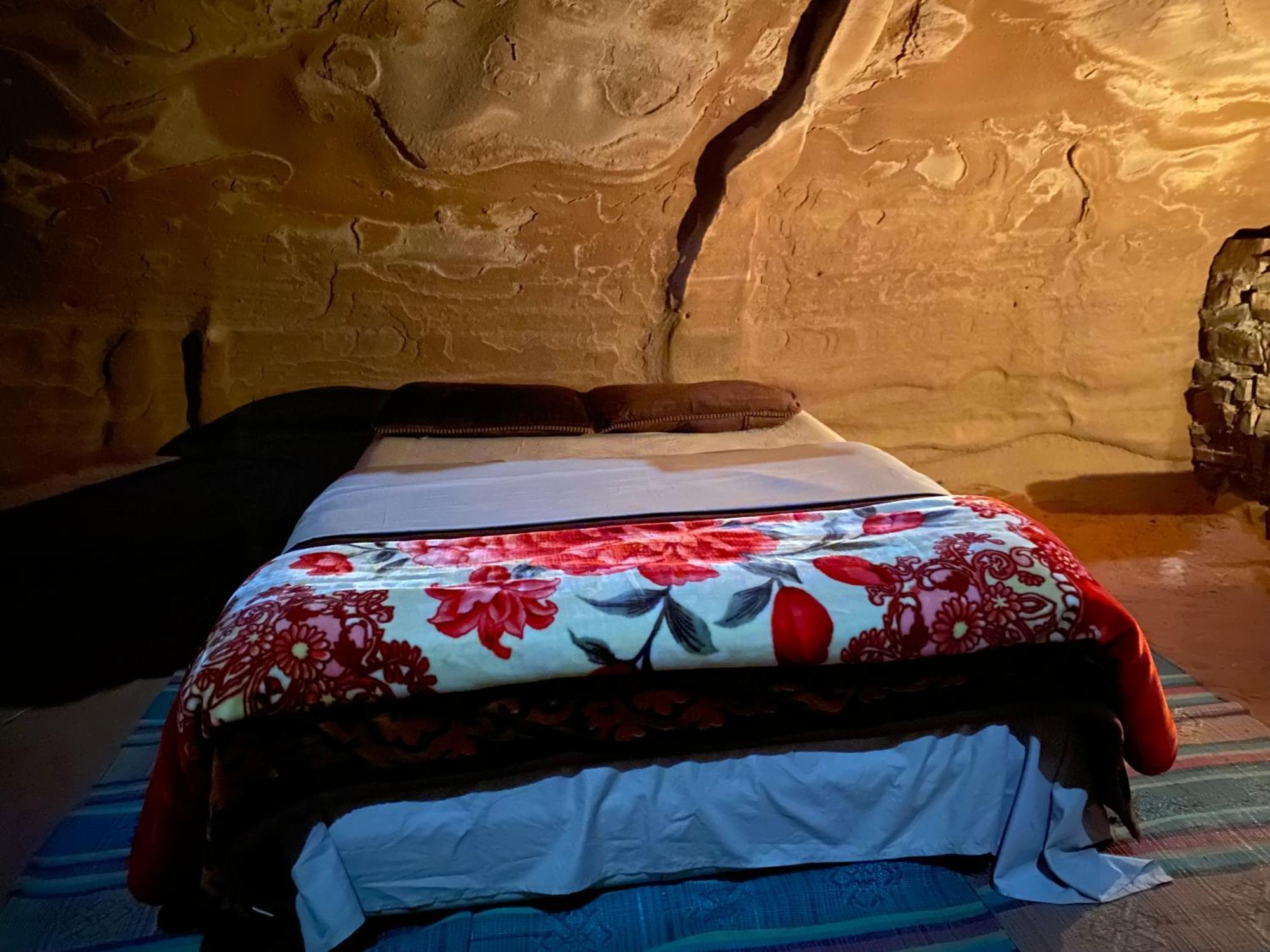 Wadi Rum Cave Camping Exterior photo