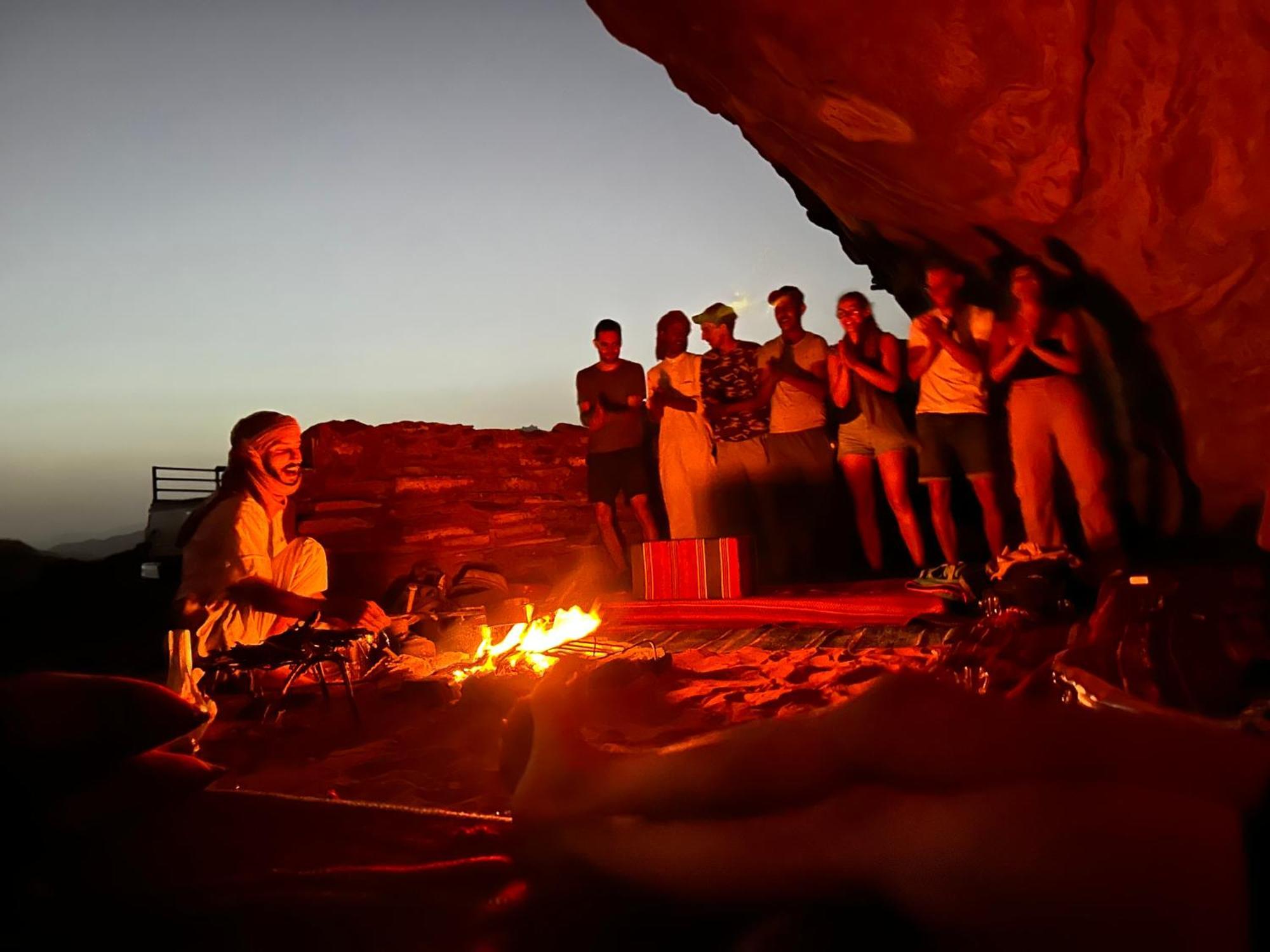 Wadi Rum Cave Camping Exterior photo