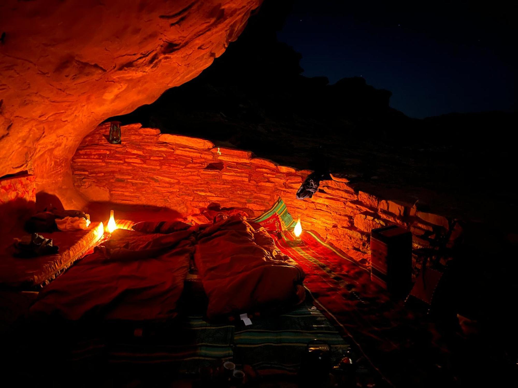 Wadi Rum Cave Camping Exterior photo