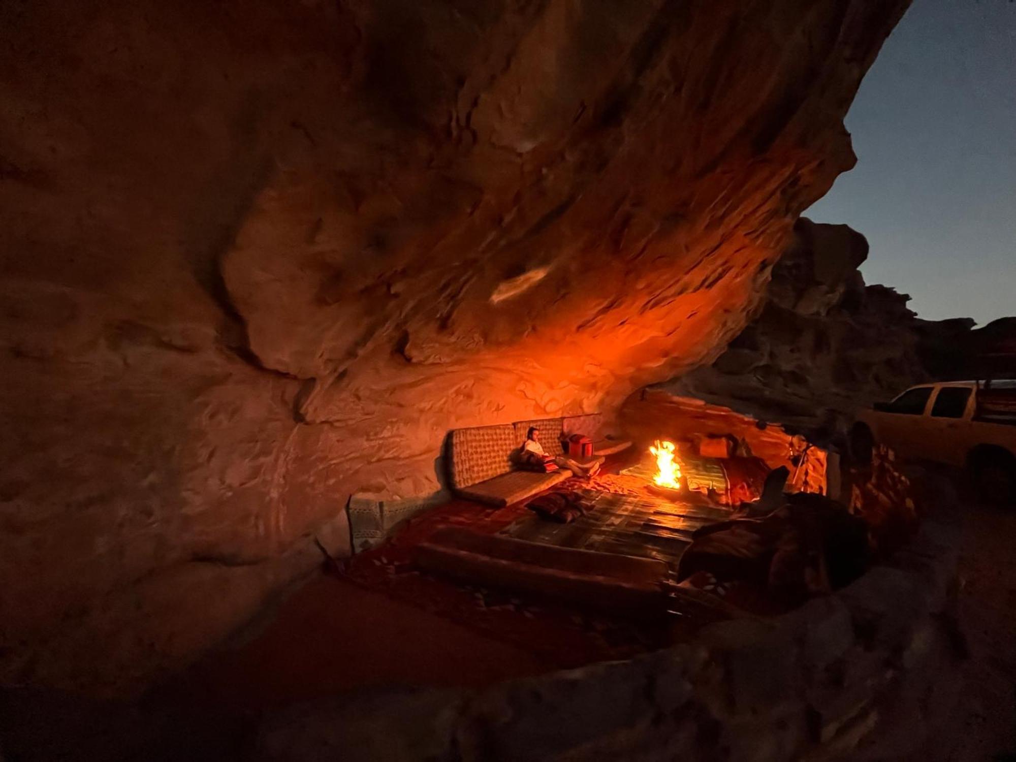 Wadi Rum Cave Camping Exterior photo